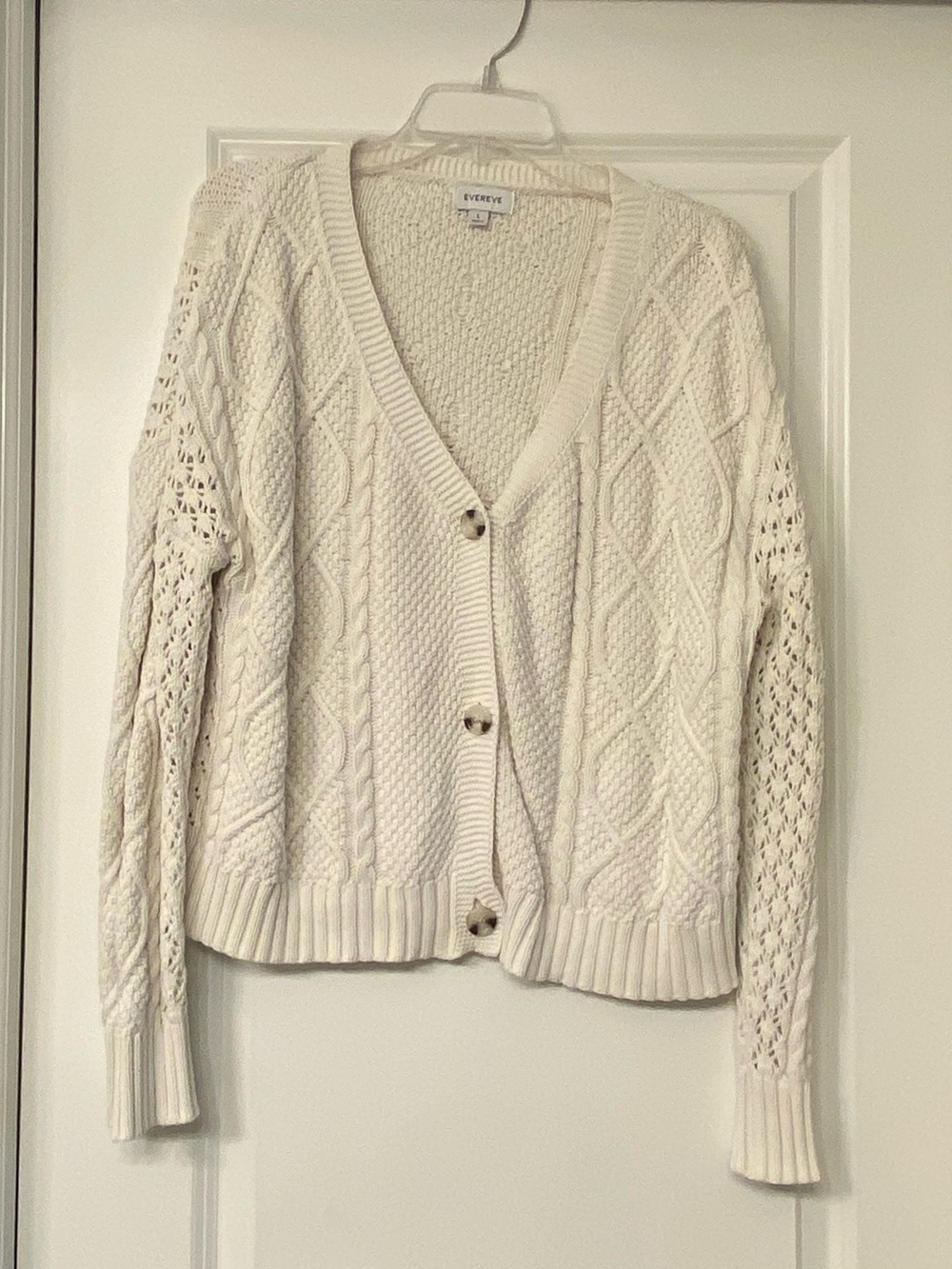 Evereve Cream Cable-Knit V-Neck Button-Front Cardigan